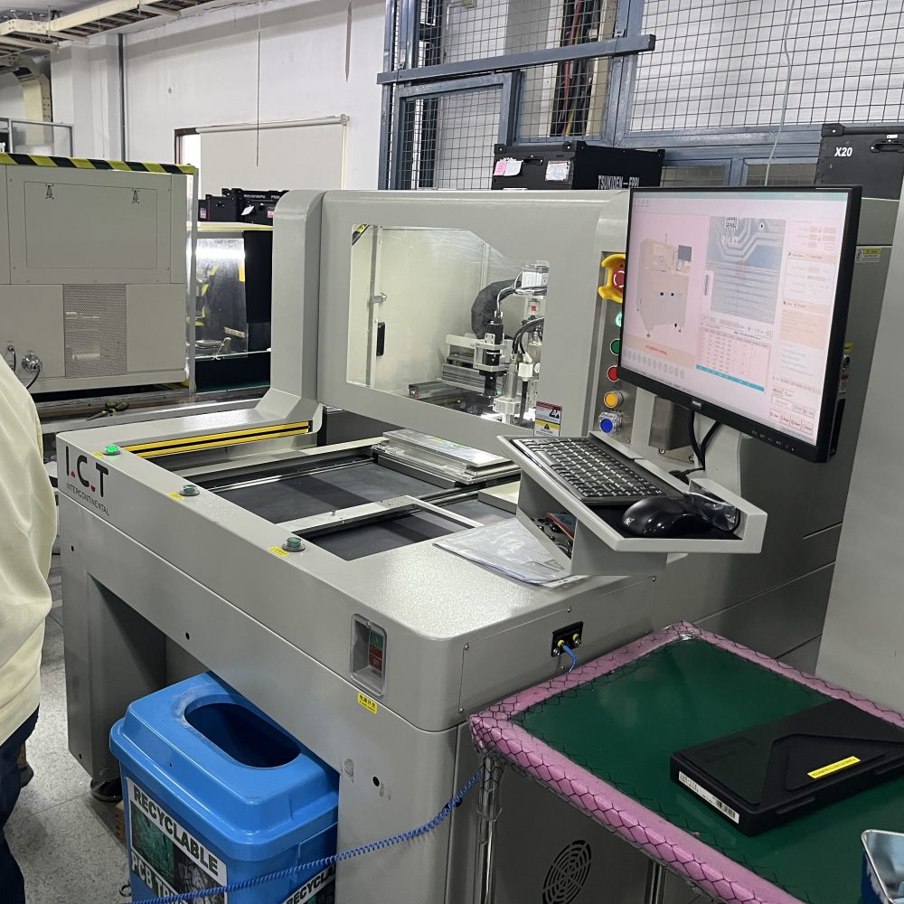 Piirilevyn lyijyleikkurin erottimen irrotusreititinkone