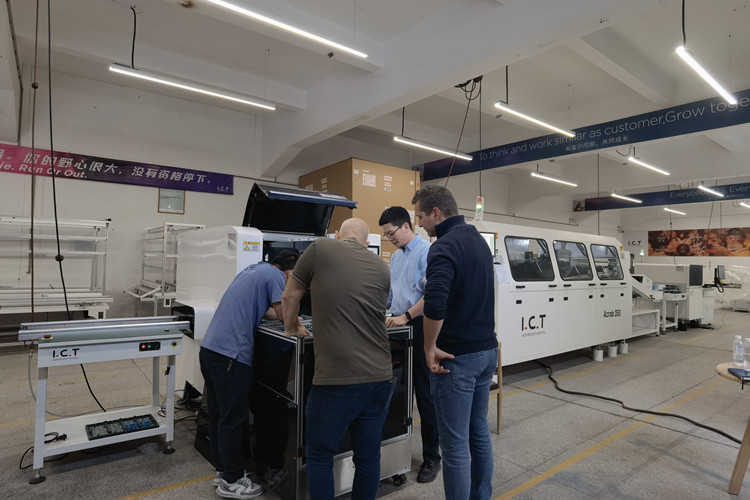 räätälöity automaattinen THT-tuotantolinja