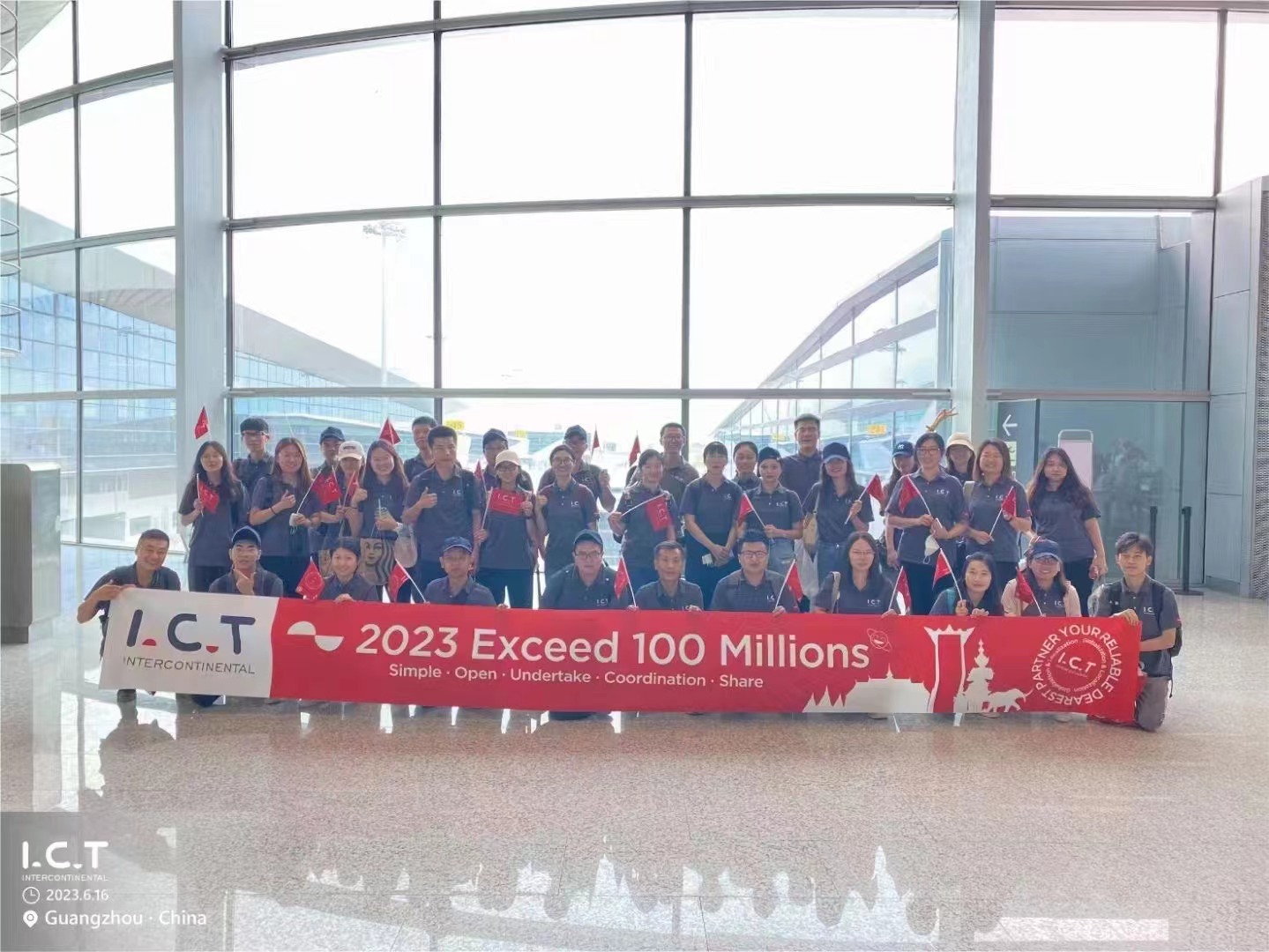 ICT TEAM lentokent&auml;ll&auml;